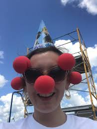 That is one of the ways that he develops his story in order to make it funny. D Rrc7xwy8ohnm