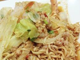 Das Perfekte Yum Yum Salat Rezept Mit Bild Und Einfacher Schritt Fur Schritt Anleitung Yum Yum Nudelsnack Alles Was In D Yum Yum Salat Salat Rezepte Salat