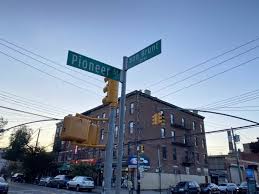 Red Hook residents push to route trucks away from Van Brunt Street •  Brooklyn Paper