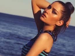 Happy Birthday to my beautiful baby sister, bff, soulmate, my little  greyhound ! I love you so much! You are EVERYTHING & more baby !  @romyfrusciante . . #birthday #beauty #birthdaygirl