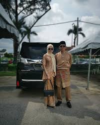 Penyanyi wany hasrita terkejut apabila penyanyi terkenal datuk jamal abdillah meluahkan hasrat untuk bekerjasama dengannya. Masa Disahkan Kami Terkejut Sangat Sangat Isteri Datuk Jamal Abdillah Hamil Anak Kedua Nona