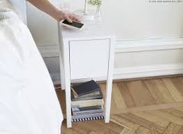 Pametni Telefon Mozes Puniti Bez Nepotrebnih Zica Na Svojem Nocnom Ormaricu Www Ikea Hr Nordli Nocni Or Side Tables Bedroom Ikea Nightstand Rental Decorating