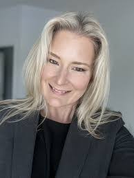 Heather Ries's Instagram, Twitter & Facebook