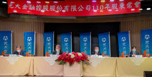 元大金 (2885) 上市股票, 股價 25.70, 漲跌 0.25, 提供股價走勢, 以及元大金 (2885)近期表現, 三大法人, 資券狀況, 即時新聞, 個股期貨, 營收損益, 歷史走勢, 還有元大金的相關文章與上市金融類股的同類個股跟分類表現 å…ƒå¤§é‡'h1ç²åˆ©å¹´å¢ž78 æŽ¨å‹•esgå¤§æ­¥å'å‰ æ–°èž Moneydjç†è²¡ç¶²