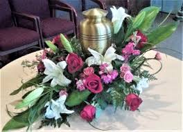 Browse flowers for the cremation urn or cremation memorial service, including urn wraps and other displays. Cremation Urn Floral Design In Dayton Oh Ed Smith Flowers Gifts Inc
