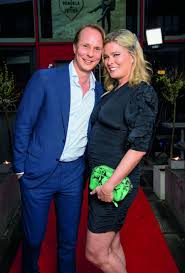 Kjendisparet vendela kirsebom og petter pilgaard møtes i det mørke rommet i denne ukens «ikke lov å le». Petter Pilgaard Og Vendela Kirsebom Vi Har Alltid Visst At Det Er Ekte Kjaerlighet Underholdning