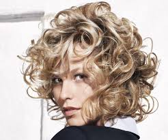 Capelli ricci con la carta stagnola. Schiariture Capelli Dalle Meches Al Degrade Tutte Le Tecniche Vecchie E Nuove Io Donna