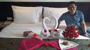 Terdapat banyak benda yang bisa anda gunakan untuk menghias kamar. Kamar Dengan Dekorasi Honeymoon Tambah Lagi 500 K Picture Of Padma Hotel Bandung Tripadvisor