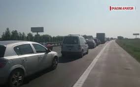 Circulaţia rutieră pe sensul către capitală al autostrăzii soarelui este oprită, marţi seara, la km 64, informează centrul infotrafic din inspectoratul general al poliţiei române. Trafic Oprit Pe Autostrada Soarelui Din Cauza Dalelor E O CrimÄ La Nivel NaÅ£ional Stirileprotv Ro