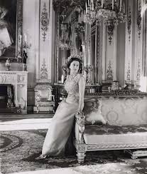 Read the biography and learn all about her childhood, profile, life and timeline. Fashioning A Reign Die Roben Von Konigin Elizabeth Ii Bernina Blog