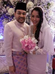 Sarimah, 37, and tunku nadzimuddin, 43, better known as tunku jamie, were engaged in september last year. Sarimah Ibrahim Selamat Bertunang