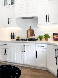 Wall bridge kitchen cabinet in satin white 410. White Kitchen White Quartz Countertops White Kitchen Decor Kitchen Room Design Kitchen Remodel