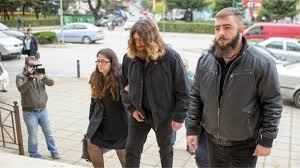 Βιντεο με σκυλακια γατακια και σκυλακια κουταβια Pateras Baggelh Giakoymakh Den Gnwriza Gia Ta Basanisthria Poy Ekanan Sto Paidi Moy