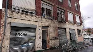 Est un gros projet, toujours en cours, pour lequel je sculpte des bouteilles de gaz. Le Camping Car Incendie Sa Bouteille De Gaz Explose Et Souffle Une Pizzeria