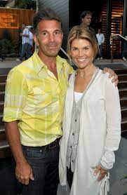 Mossimo giannulli has been married to lori loughlin since november 27, 1997. Lori Loughlin And Mossimo Giannulli To Present United Front At Trial