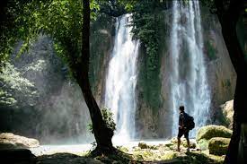 Klo dulu jalannya ada masih tanah klo hujan ampun licinnya tp beberapa ada yg sudah aspal. Rekomendasi 3 Wisata Air Terjun Di Jabar Ini Bukan Curug Biasa Halaman All Kompas Com
