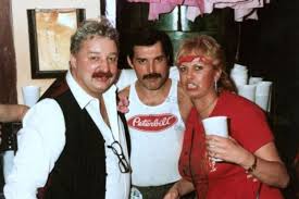 Diese zähne sind toll, wenn sie suchen. Bohemian Rhapsody Das Leben Von Freddie Mercury Bild 5 Von 8