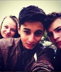 Jonathan Thiele's Instagram, Twitter & Facebook