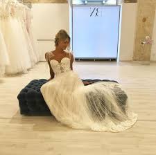 L'abito da sposa è uno dei vestiti più speciali che una donna possa indossare nella sua vita. Quanto Costa L Abito Da Sposa Prezzi E Qualita Di Un Sogno