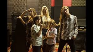 Somebody Once Told Me The World Is Gonna Roll Me Remix Somebody To Love Liliac Official Cover Music Video Fantastic For More Styles Like This Stree Music Videos Youtube Videos Music Somebody To Love