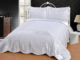 Tagesdecke Diamant Weiss 3tlg Diese Aufwandig Bestickte Tagesdecke Schmuckt Jedes Schlafzimmer Bei New Stars Gardinen Dortmund Munster Bettuberwurf Wohnen Haus