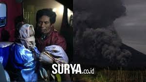 Namun begitu pesona puncak mahameru tetap memiliki daya tarik yang kuat bagi para pendaki untuk menaklukannya. Gunung Semeru Meletus Setiap Jam Harus Ada Magma Keluar Berikut Ini Detik Detik Kondisi Letusan Tribun Bali