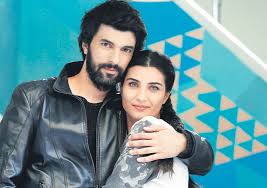 Elif and omer decided to look for the diamonds while learning to trust each other. Dirty Money Love Meets Chilean Audience Daily Sabah