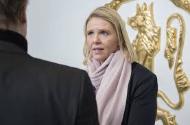 Sylvi listhaug is a norwegian politician for the progress party who served as minister for the elderly and public health of norway under prime minister erna solberg from may to december 2019. Norwegens Justizministerin Tritt Wegen Facebook Post Zuruck