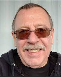 Dennis Presley's Instagram, Twitter & Facebook