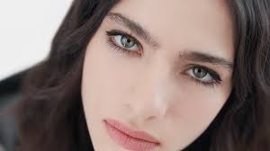 Drop the Look — Aurélie Joly