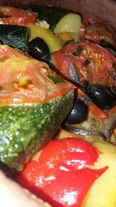 Tajine Marocain Au Boeuf Et Legumes Varies Les Delices De Manel En 2020 Tajine Tajine Boeuf Recettes De Cuisine