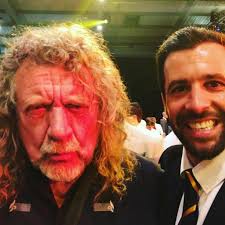O fado não é tristeza, o fado não é alegria, o fado é sentimento e sentimento é vida eterna. Marido De Cuca Roseta Celebra Vitoria Da Championship Com Robert Plant Nacional Flash