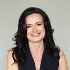 Lesley Schofield's Instagram, Twitter & Facebook