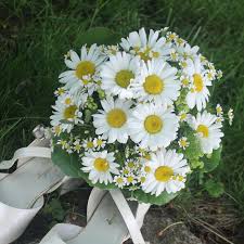 Der strauß besteht aus 1 dahlie,1 große kamille, 1 hortensie und 2 rosen. Brautstrauss Blumenhaus Bott Seit Mehr Als 80 Jahren In Wurzburg