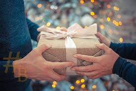 Pour ce changement de décennie, vous avez le choix pour homme ou femme, délirants ou originaux, notre sélection de cadeaux vous surprendra et vous donnera des idées pour cet anniversaire inoubliable ! Trouver Des Idees Cadeaux A Offrir A Une Femme Fonction De Son Age