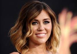 Résultat du tie and dye, suite à quatre applications, et après 1 mois de vacances. Tie And Dye Sur Cheveux Mi Long