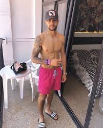 Ben chilwell's height is 5'10 and weight is 77 kg. Love Island Hunky Footballer Dennon Lewis Signs Up For Casa Amor Twist After Being Racially Abused By Fans Ok Magazine