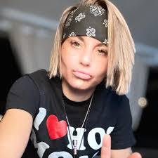 Leeanne Shepherd's Instagram, Twitter & Facebook