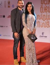 عبد الله محمود سعيد محمد (مواليد عام 13 يوليو 1985) هو لاعب كرة قدم مصري يلعب في نادي بيراميدز ، وهو اللاعب الذي كُلف بمهمة خلافة نجم الكرة المصرية محمد أبو تريكة في مركز صناعة اللعب، وقد نجح في تطوير مستواه وتثبيت مكانه في وسط ملعب الأهلي حتي اختير. Ù„Ø£ÙˆÙ„ Ù…Ø±Ø© Ø¥Ø¨Ø±Ø§Ù‡ÙŠÙ… Ø³Ø¹ÙŠØ¯ ÙŠØ¸Ù‡Ø± Ù…Ø¹ Ø²ÙˆØ¬ØªÙ‡ Ø§Ù„Ø¬Ø¯ÙŠØ¯Ø© ÙÙŠ Ù…Ù‡Ø±Ø¬Ø§Ù† Ø§Ù„Ù‚Ø§Ù‡Ø±Ø© Ø´Ø§Ù‡Ø¯