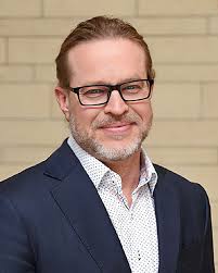 Robert Whitfield's Instagram, Twitter & Facebook