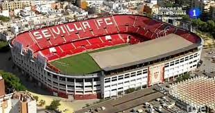 Una década más tarde la uefa impone un decreto por el cual todos los campos deben tener todas sus localidades de asiento, quedando considerablemente reducida la capacidad hasta unos 43.000. El Estadio Ramon Sanchez Pizjuan Apartamentos Sevilla Palace
