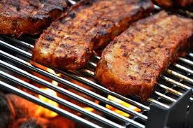Fur Die Biermarinade Fur Saftiges Bauchfleisch Vom Grill Zuerst Knoblauchzehen Und Zwiebel Schalen Knoblauch Durch Die Bauchfleisch Biermarinade Schweinebauch