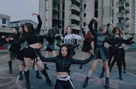 Compte instagram officiel de loona. Loona Make Bad Look Good In So What Seoulbeats