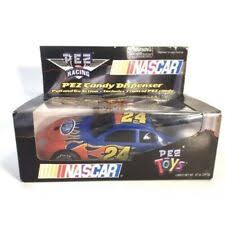 This flag has an extra wide headband and is made of 150 denier polyester. Pez Nascar Race Car Racing Pez 24 Jeff Gordon Dupont Car Pull And Go Collectables Ubi Uz