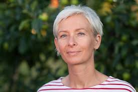 La Vieja Tierra: Dos mujeres, dos épocas, una antigua casa (Éxitos  literarios) : Hansen, Dorte: Amazon.de: Bücher