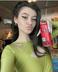 Erika Isac cola