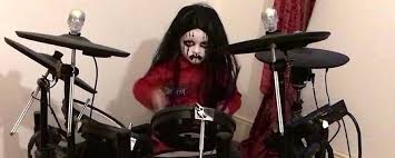 Estamos desconsolados por compartir la noticia de que joey jordison, prolífico baterista, músico y artista falleció pacíficamente mientras dormía el 26 de julio de 2021, indicó la familia en un comunicado. Nino De 5 Anos Sorprende Tocando Slipknot En La Bateria