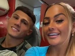 Courtney Hodgson's Instagram, Twitter & Facebook