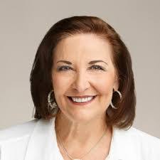 Karen Eckes's Instagram, Twitter & Facebook