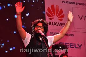 Admin playmusik.co membagikan lagu dj yang berkualitas bagus. Arijit Singh Concert Tum Hi Ho Takes Kuwait By Storm Daijiworld Com